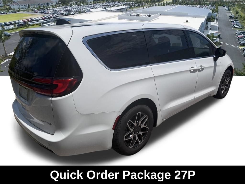 New 2027 Chrysler Pacifica Limited FWD image 4