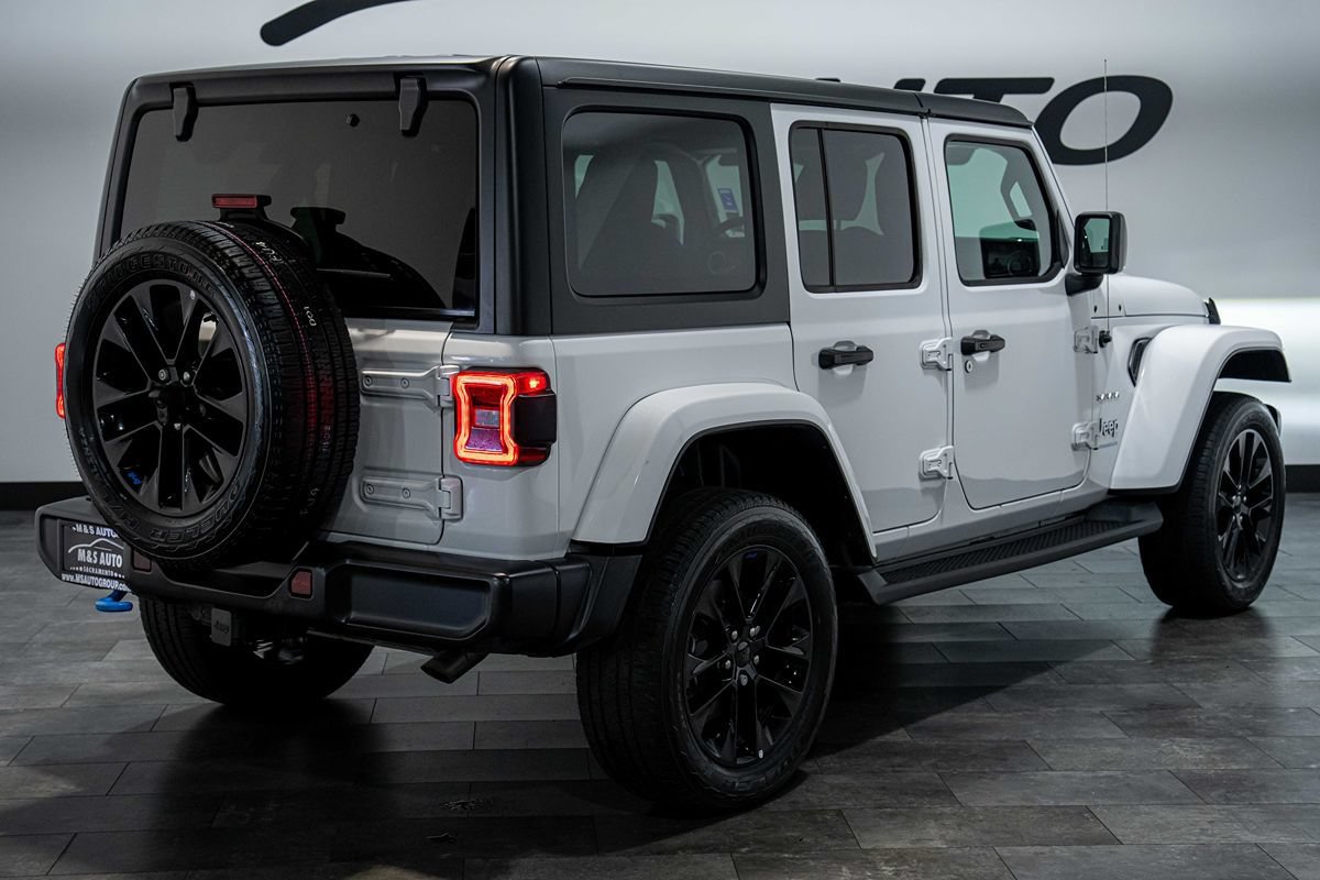 Used 2023 Jeep Wrangler Unlimited Sahara w/ Cold Weather Group AWD/4WD image 4