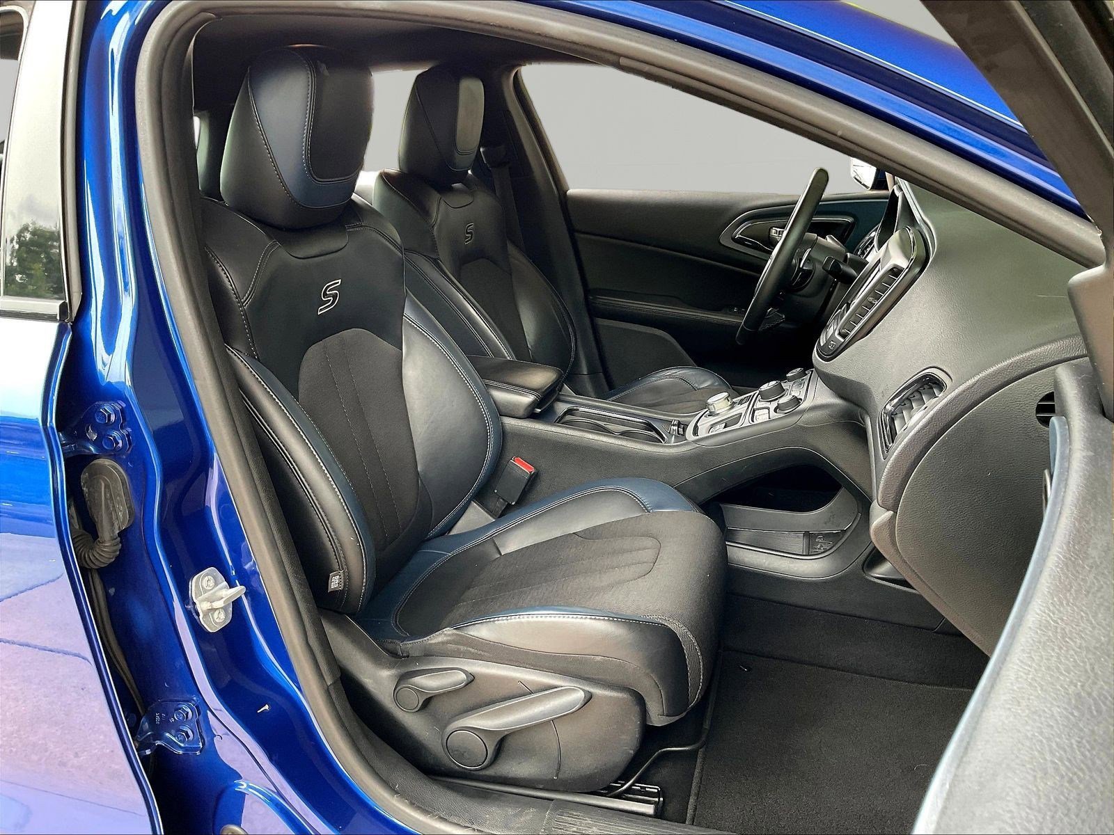 Used 2015 Chrysler 200 S w/ Comfort Group FWD image 28
