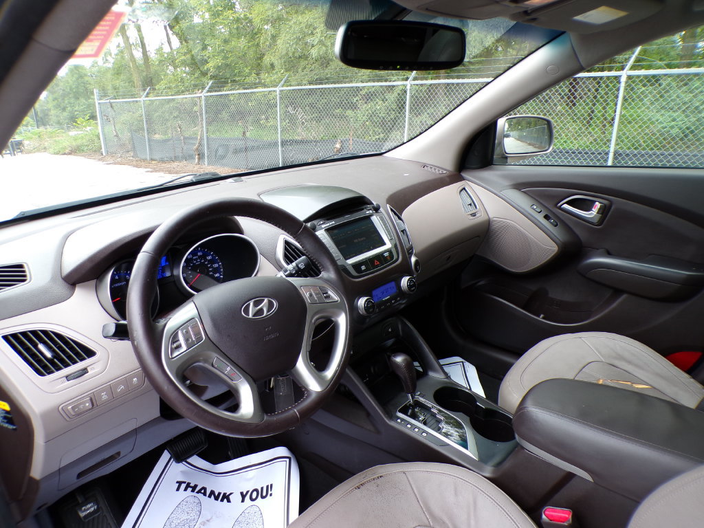 Used 2012 Hyundai Tucson Limited w/ Premium Pkg AWD/4WD image 11