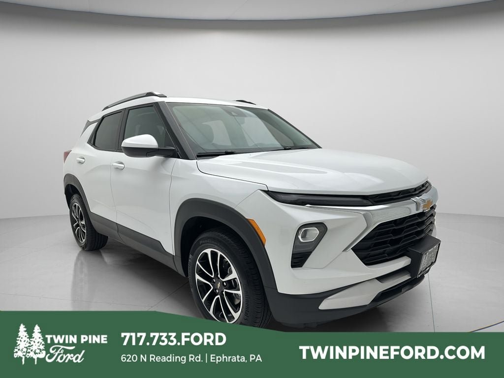Used 2025 Chevrolet TrailBlazer LT AWD/4WD image 1
