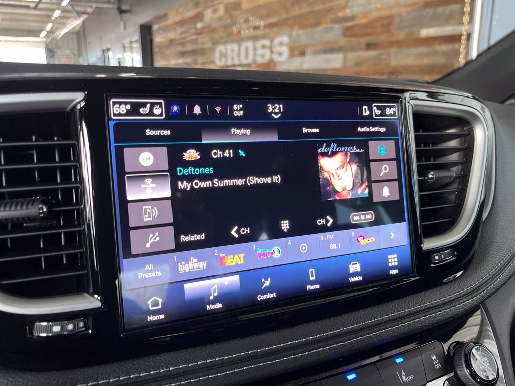 New 2027 Chrysler Pacifica Select FWD image 32