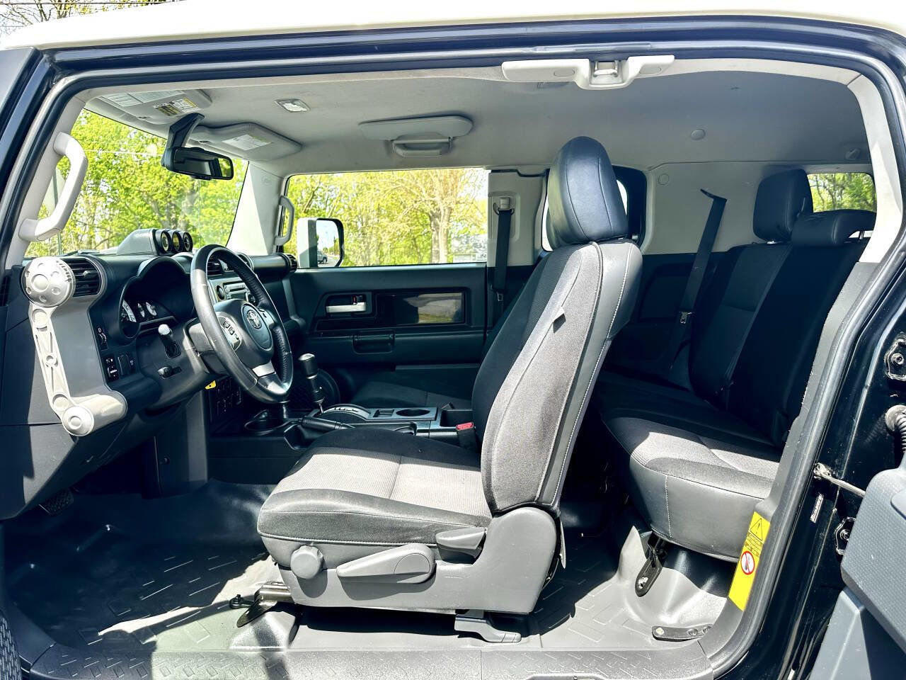 Used 2012 Toyota FJ Cruiser 4WD w/ Upgrade Pkg image 9