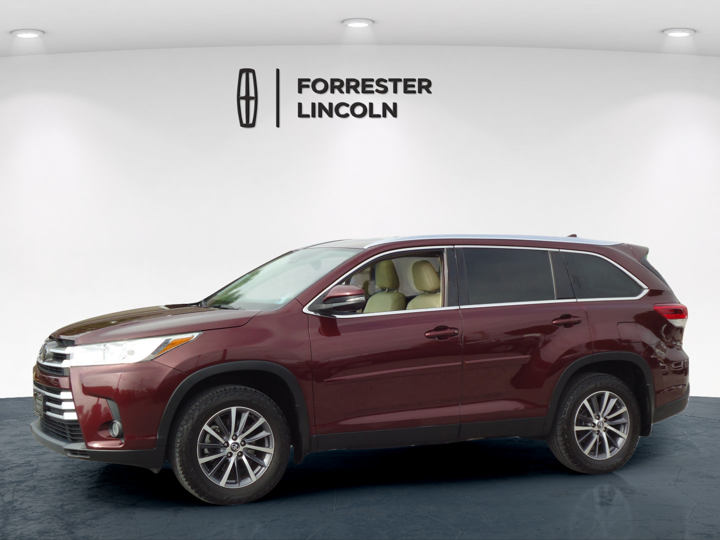 Used 2019 Toyota Highlander XLE AWD/4WD image 6