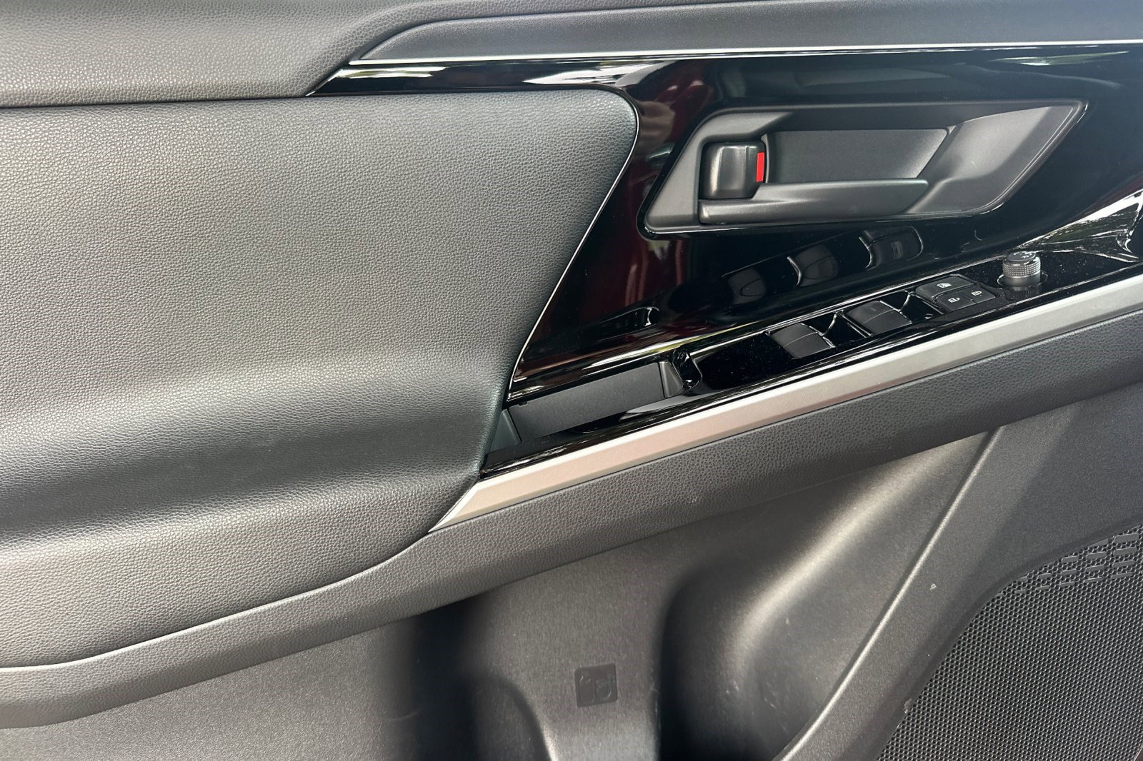 Used 2023 Toyota bZ4X XLE w/ Weather Package image 12