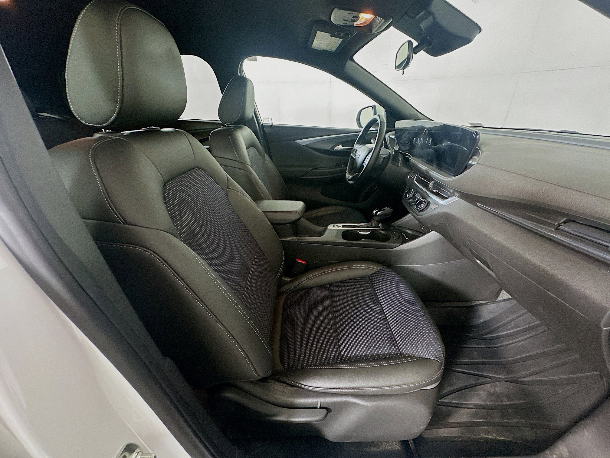 Used 2024 Buick Envista Preferred w/ Convenience I Package FWD image 32