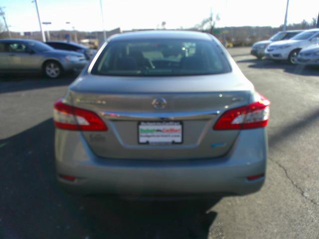 Used 2013 Nissan Sentra SV image 2