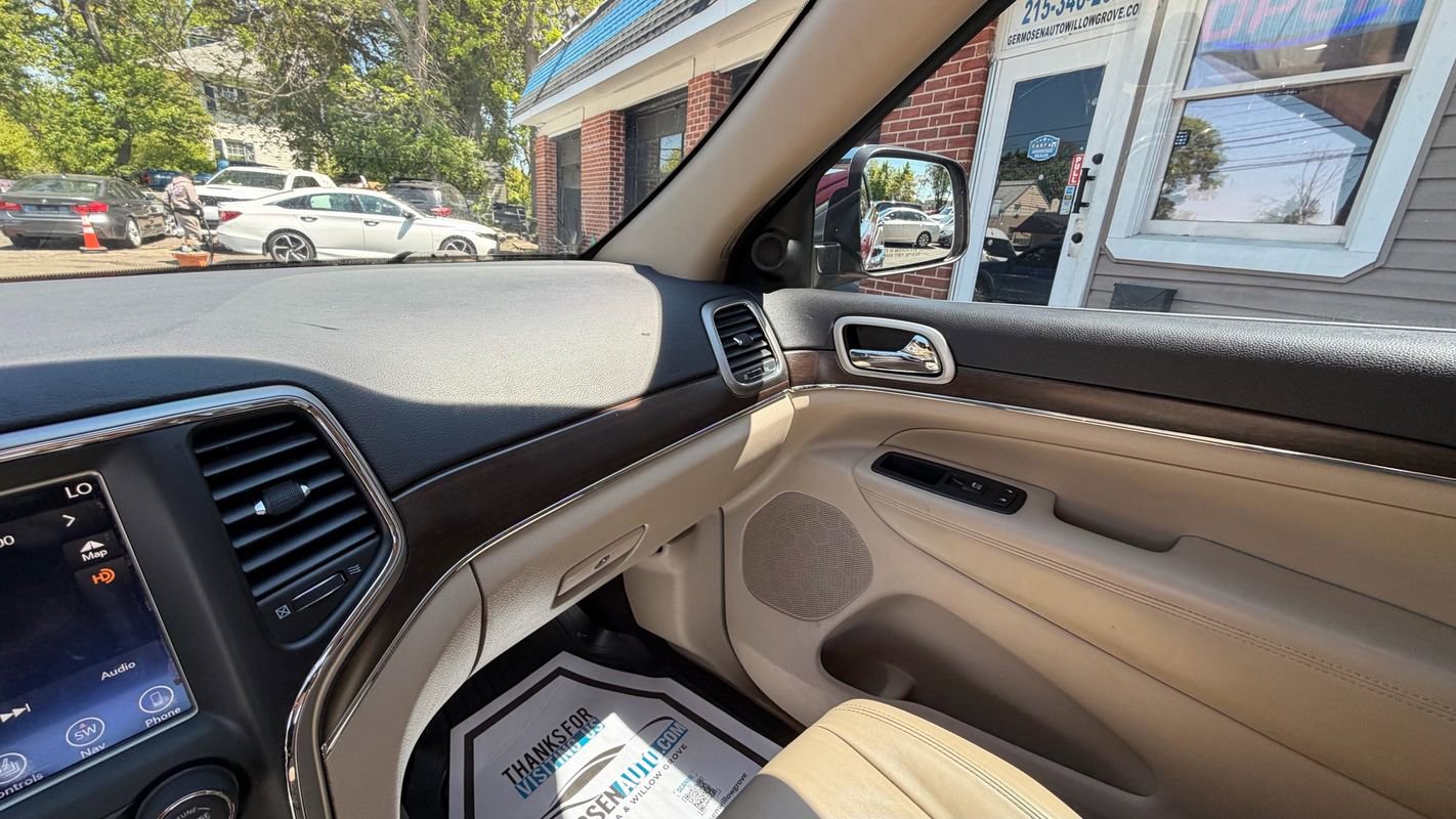 Used 2018 Jeep Grand Cherokee Limited AWD/4WD image 15