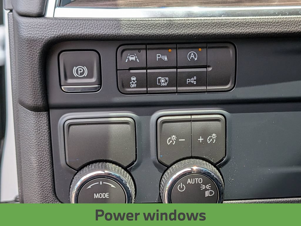 Used 2026 Chevrolet Suburban LS RWD image 19