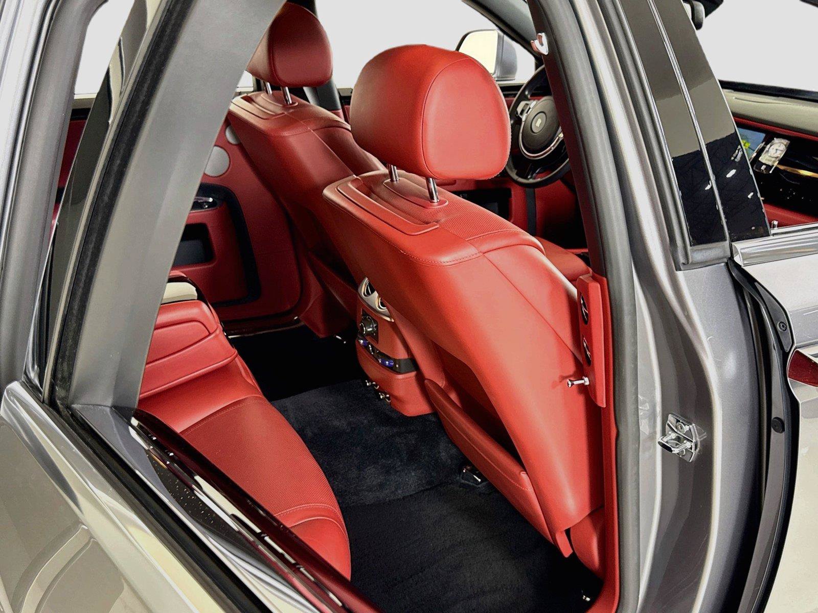 Used 2019 Rolls-Royce Ghost RWD image 32