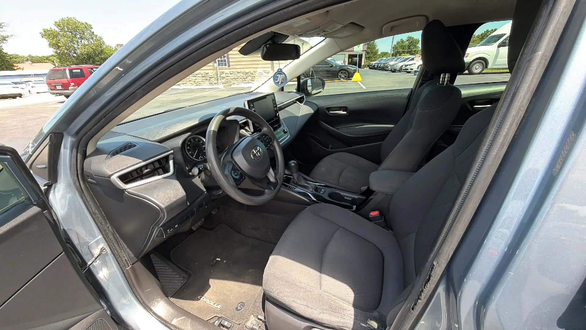 Used 2021 Toyota Corolla LE FWD image 23