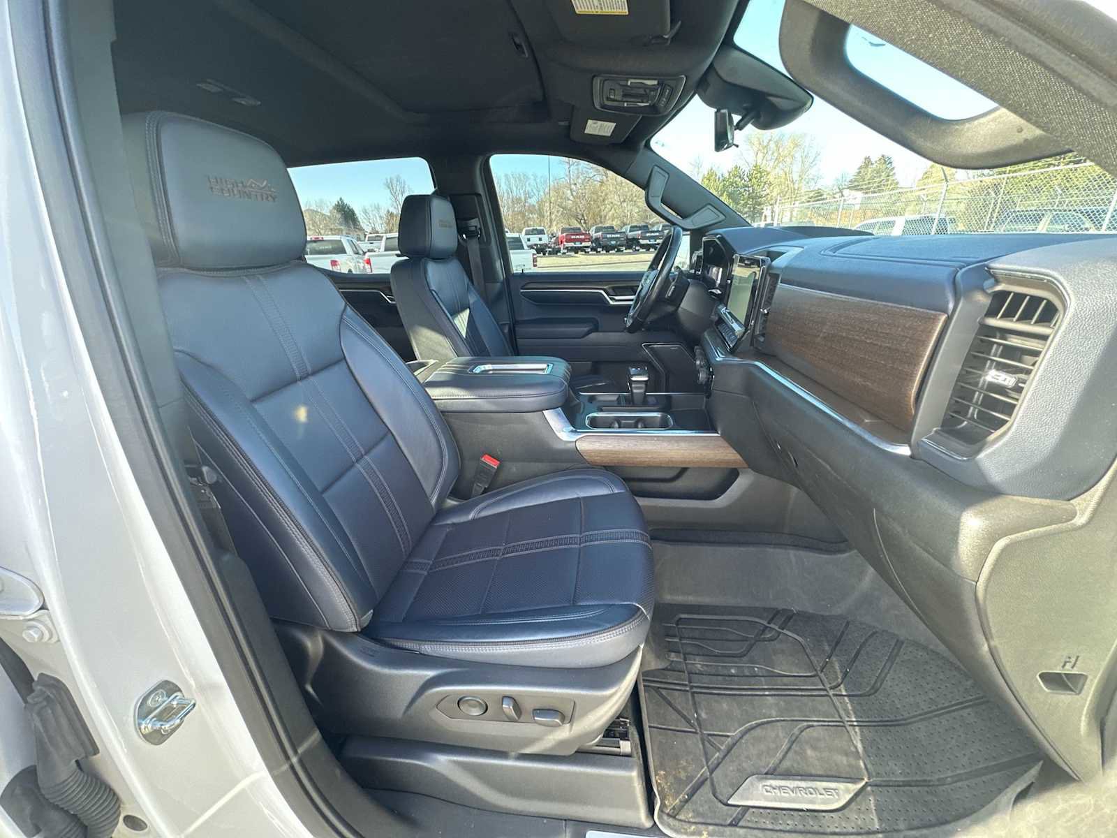 Used 2022 Chevrolet Silverado 1500 High Country w/ Technology Package image 25