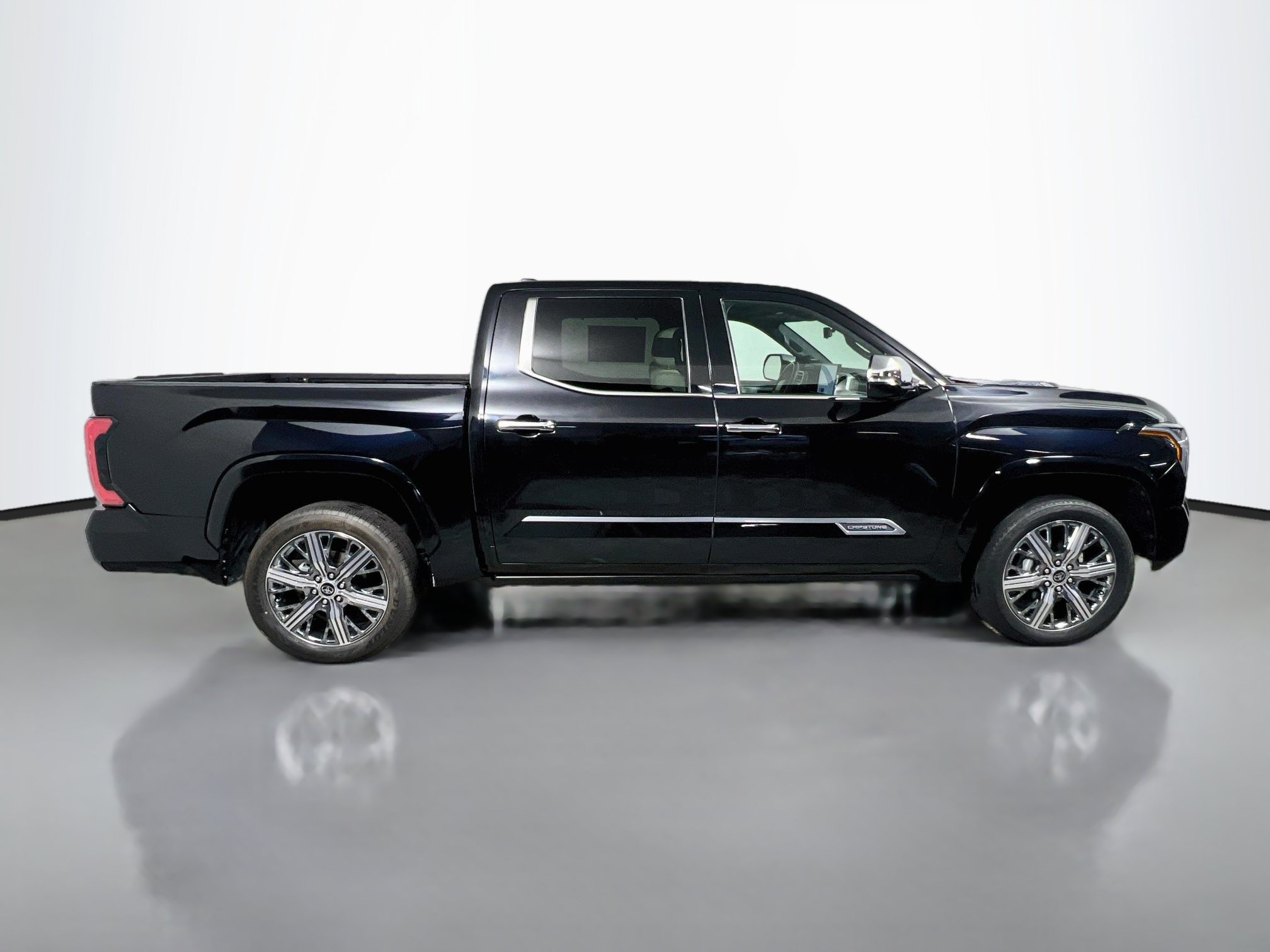 Used 2024 Toyota Tundra Capstone AWD/4WD image 3