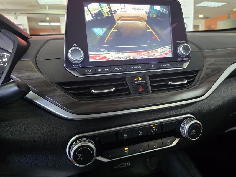 Used 2025 Nissan Altima 2.5 SV FWD image 24