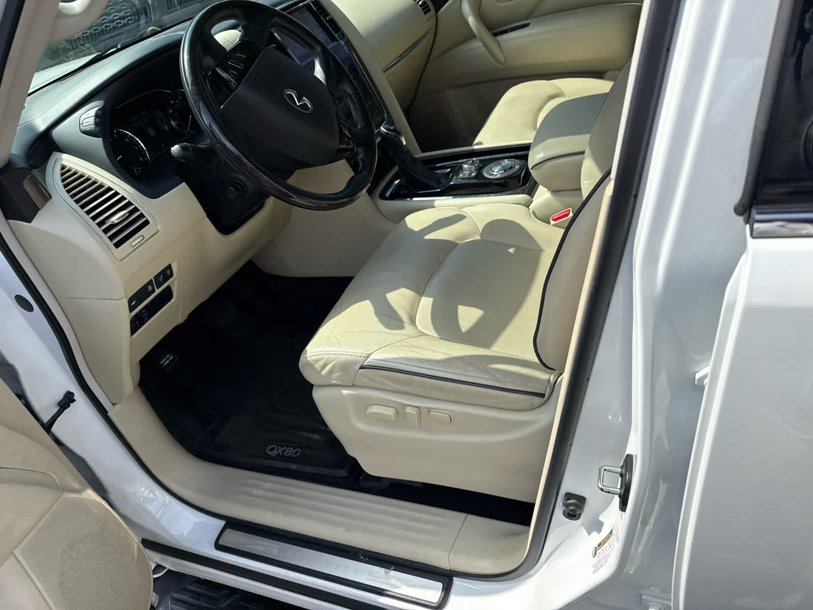 Used 2020 INFINITI QX80 Luxe w/ All-Season Package RWD image 8