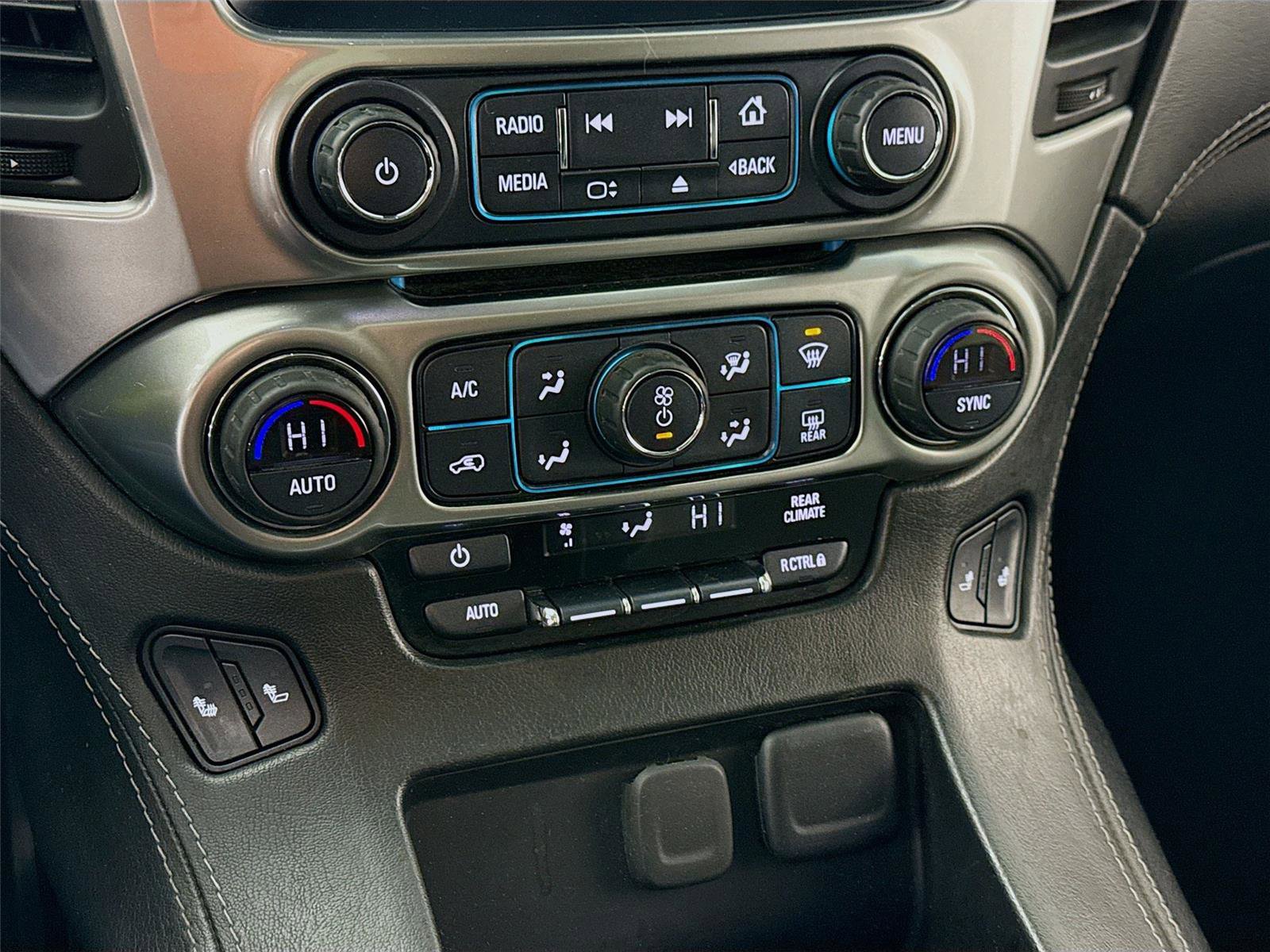 Used 2018 Chevrolet Suburban LT image 9