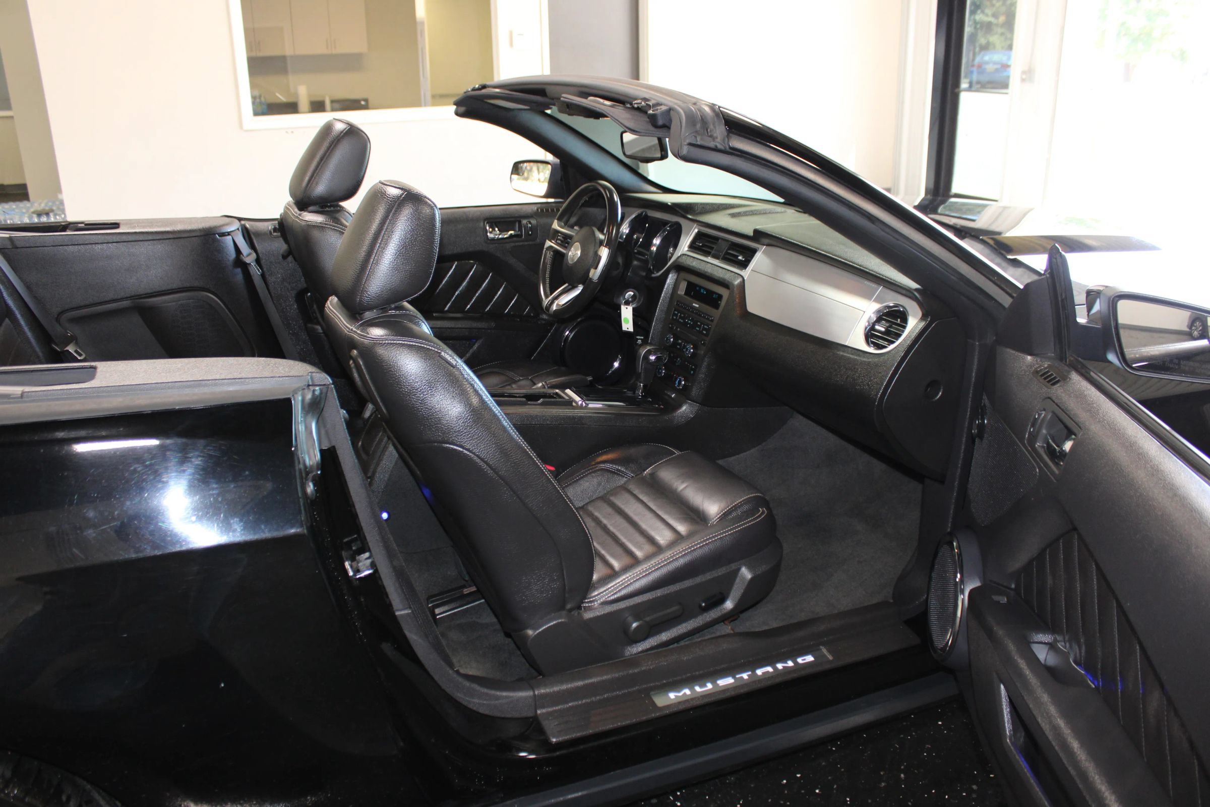 Used 2011 Ford Mustang GT Premium w/ Comfort Pkg RWD image 41