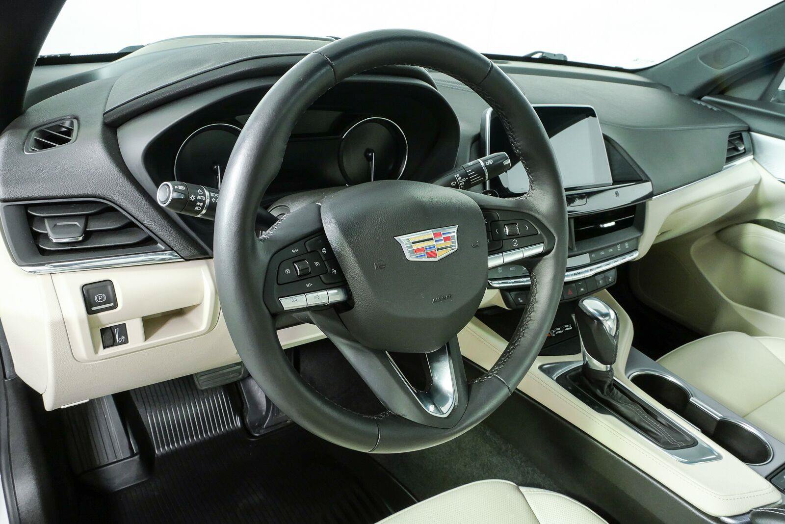 Used 2021 Cadillac CT4 Premium Luxury RWD image 4