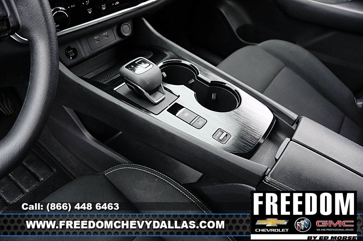 Used 2024 Nissan Rogue S FWD image 30