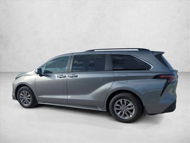 Certified 2026 Toyota Sienna XLE image 5