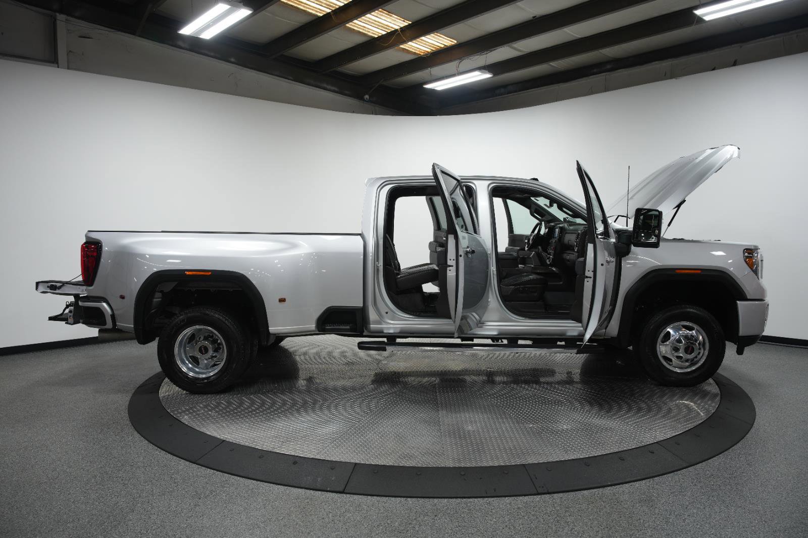 Used 2022 GMC Sierra 3500 Denali w/ Technology Package image 10