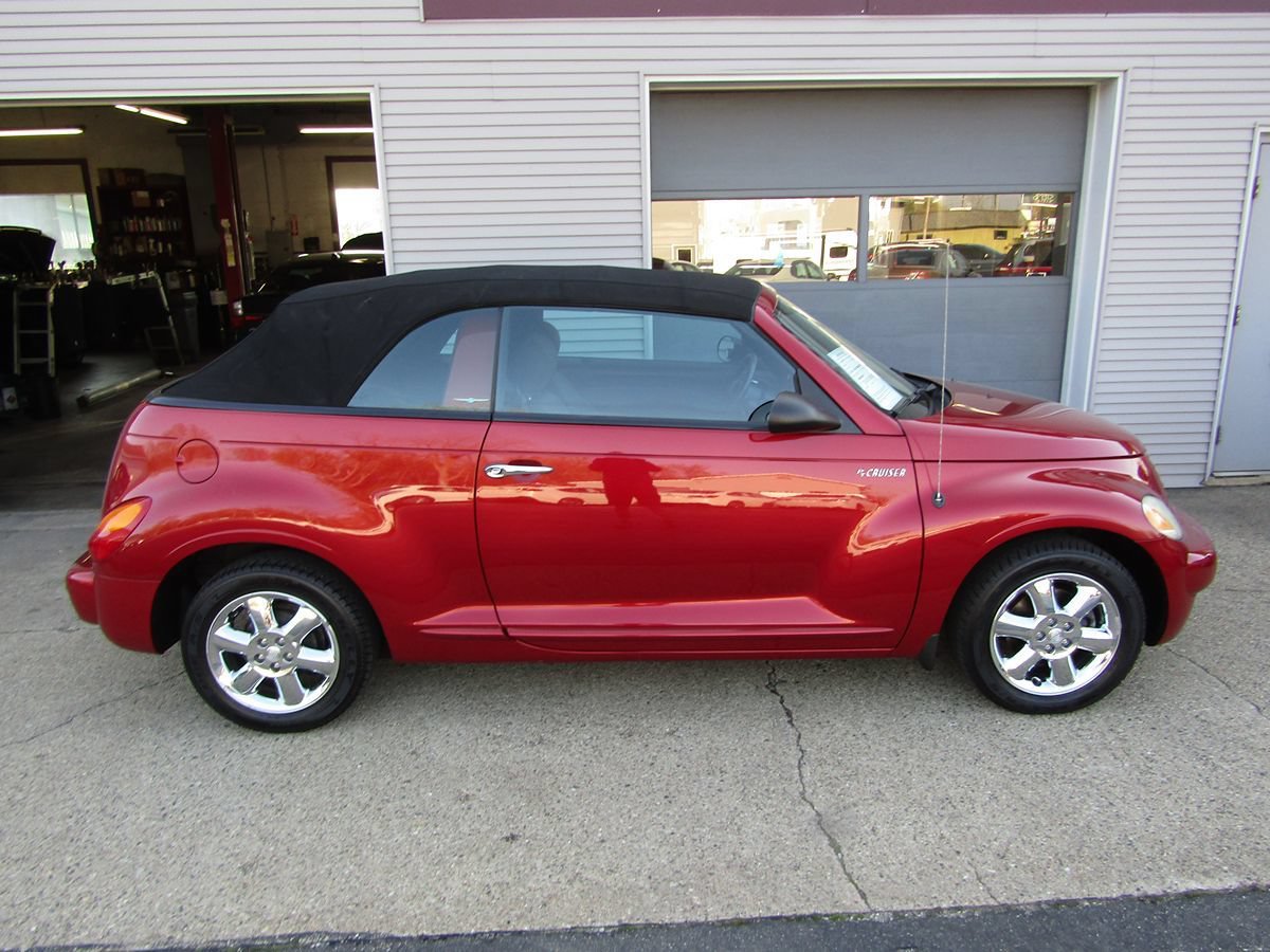 Used 2005 Chrysler PT Cruiser Touring FWD image 2