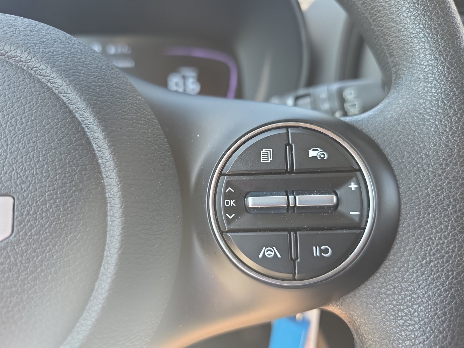 Certified 2025 Kia Soul LX w/ LX Technology Package FWD image 23