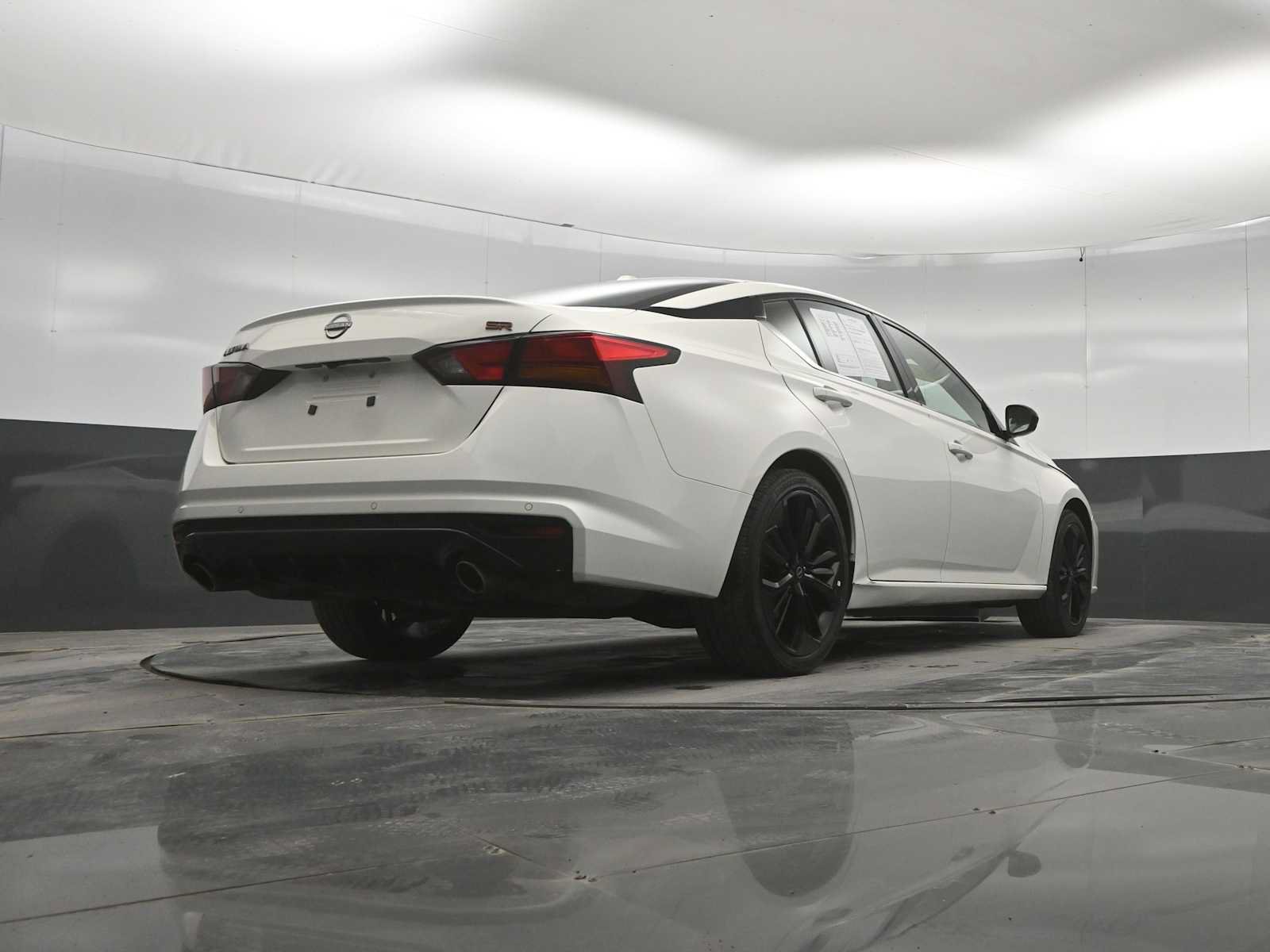 Used 2025 Nissan Altima 2.5 SR FWD image 41