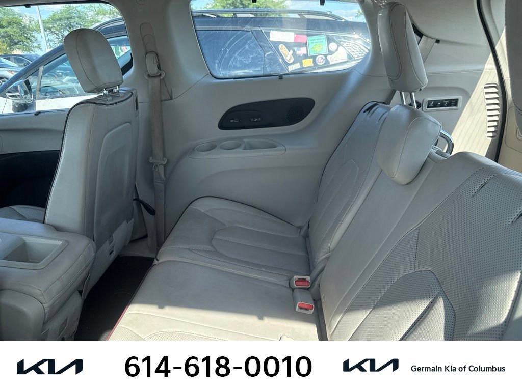 Used 2017 Chrysler Pacifica Limited w/ UConnect Theater Package FWD image 10