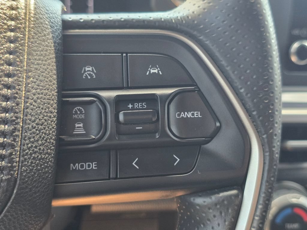 Used 2025 Toyota 4Runner SR5 AWD/4WD image 30