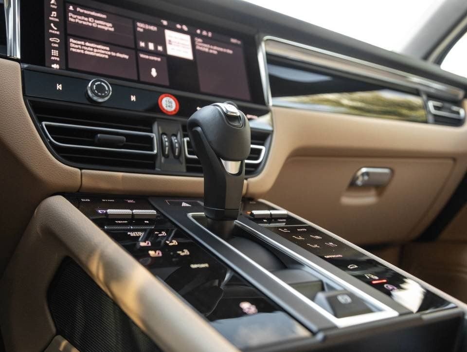 Certified 2026 Porsche Macan image 25