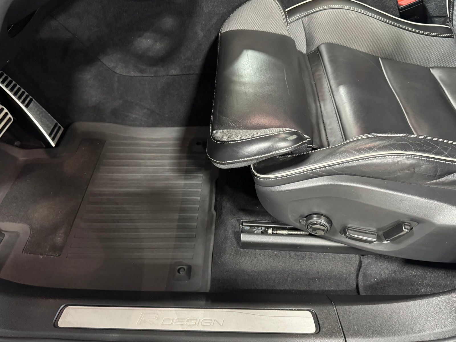 Used 2020 Volvo XC60 T8 R-Design AWD/4WD image 18