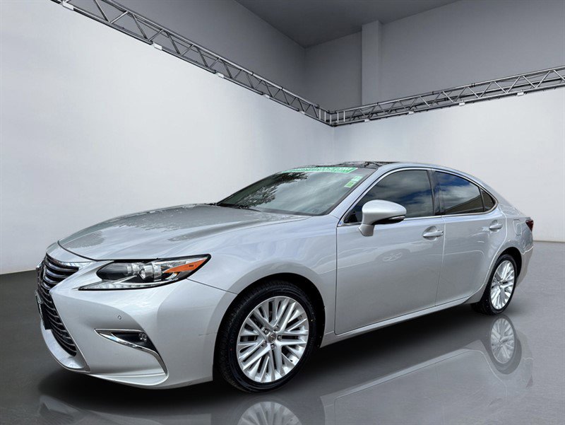 Used 2016 Lexus ES 350 Sedan w/ Luxury Package w/Wood Trim image 10