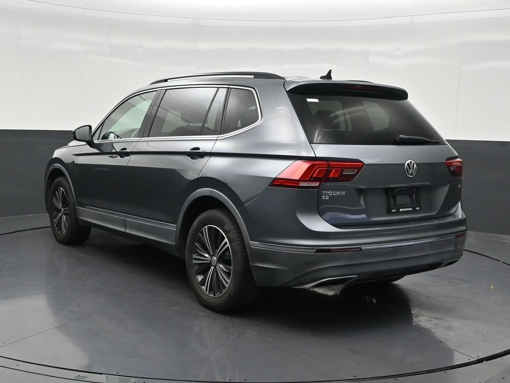 Used 2018 Volkswagen Tiguan SE w/ 18" Alloy Wheels Package FWD image 3