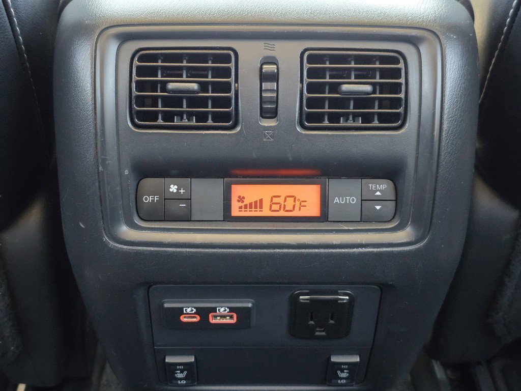 Used 2020 Nissan Pathfinder SL AWD/4WD image 29
