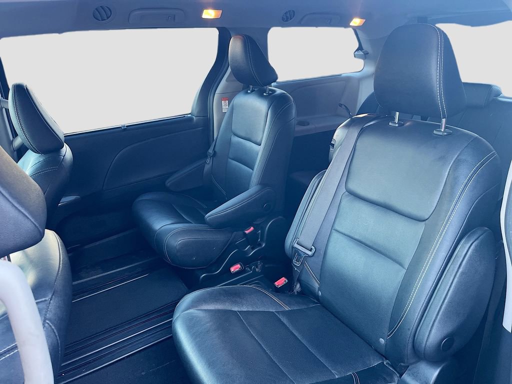 Used 2020 Toyota Sienna SE w/ Carpet Mat Package FWD image 23