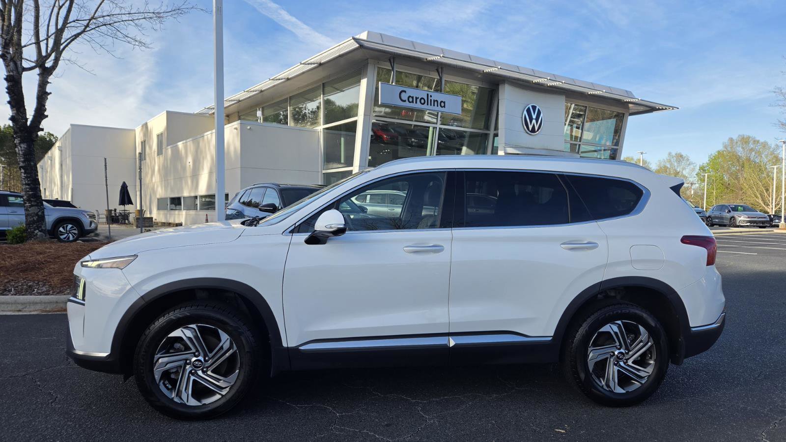 Used 2023 Hyundai Santa Fe SEL w/ Premium Package image 2