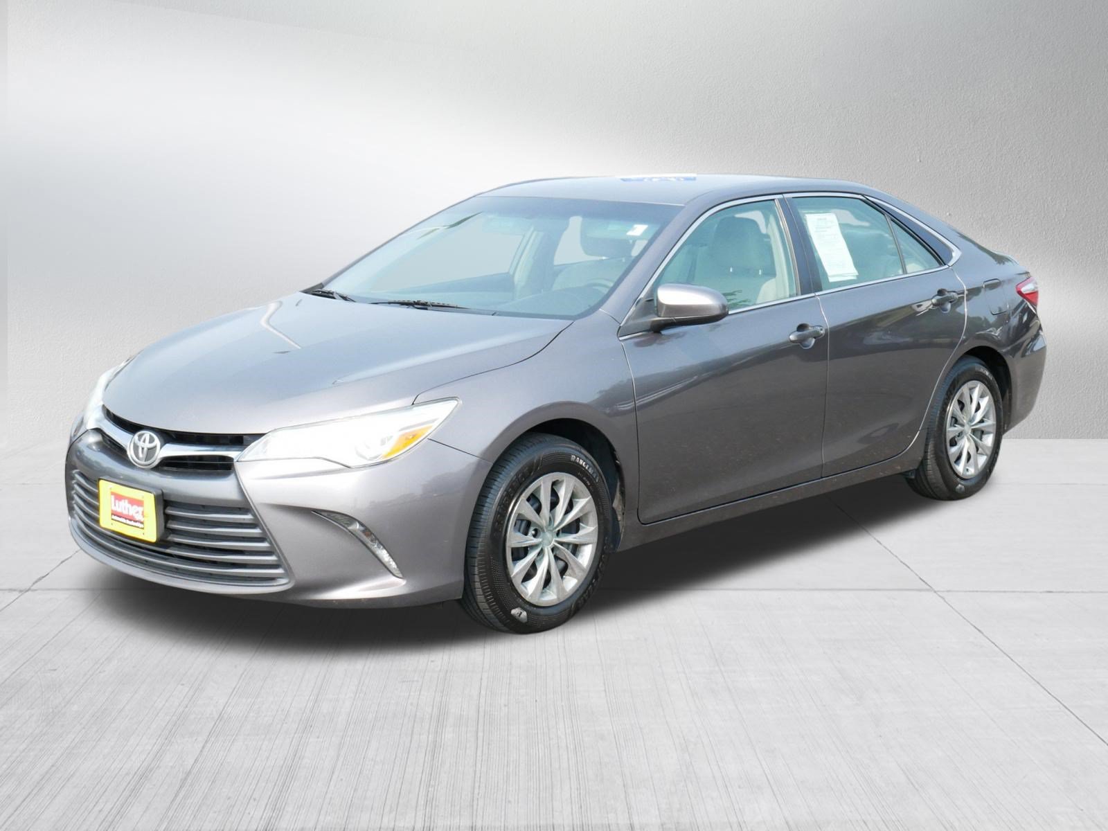 Used 2015 Toyota Camry LE FWD image 3