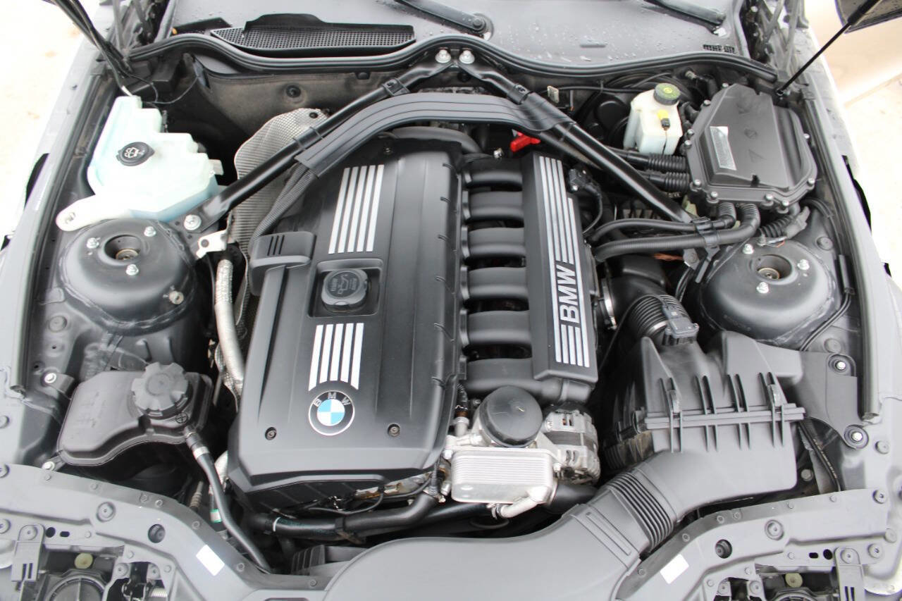 Used 2010 BMW Z4 sDrive30i image 13