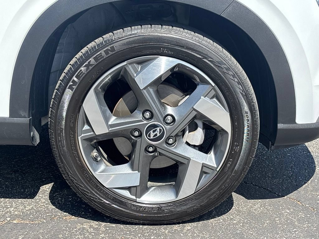 Used 2024 Hyundai Venue SEL FWD image 35