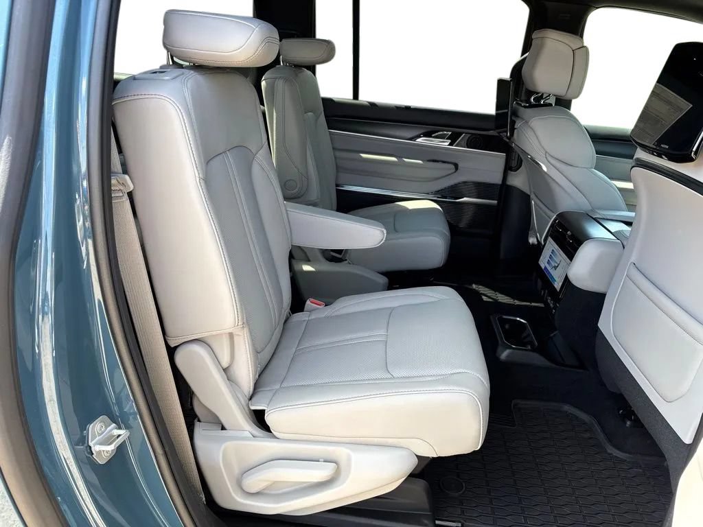 New 2026 Jeep Grand Wagoneer L Summit AWD/4WD image 32
