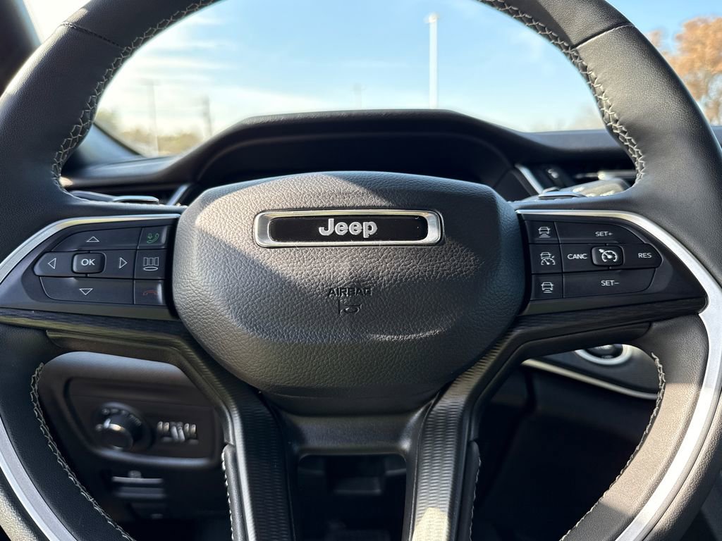 Used 2023 Jeep Grand Cherokee Altitude image 29