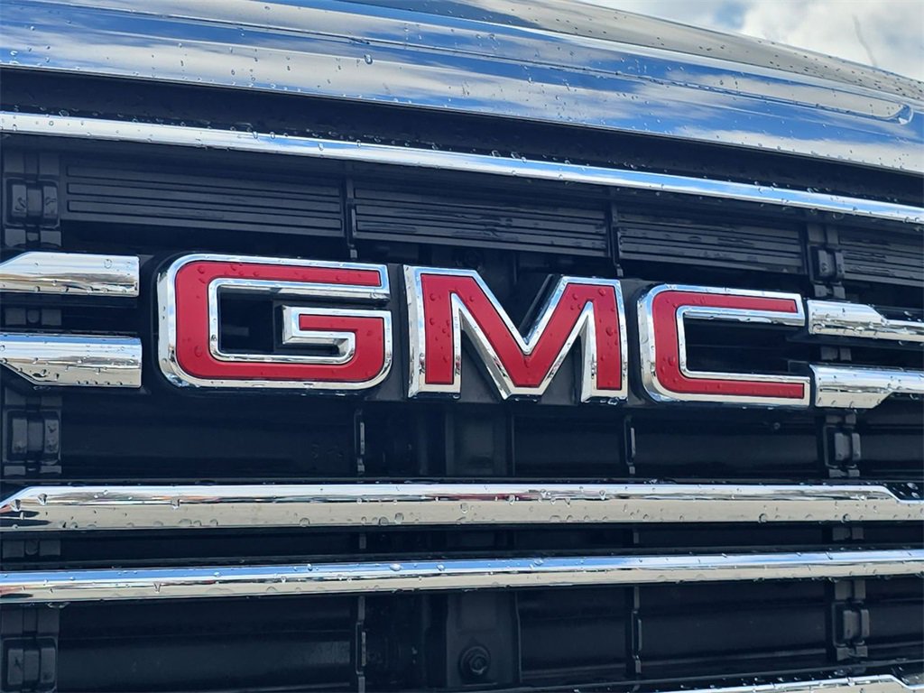 Used 2023 GMC Acadia SLE w/ Driver Convenience Package image 32