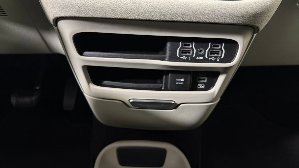 Used 2022 Chrysler Pacifica Touring-L FWD image 24