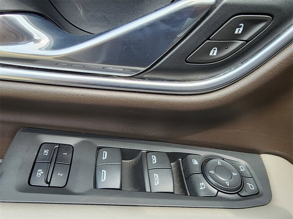 Used 2021 Chevrolet Suburban Z71 w/ Z71 Off-Road Package image 17
