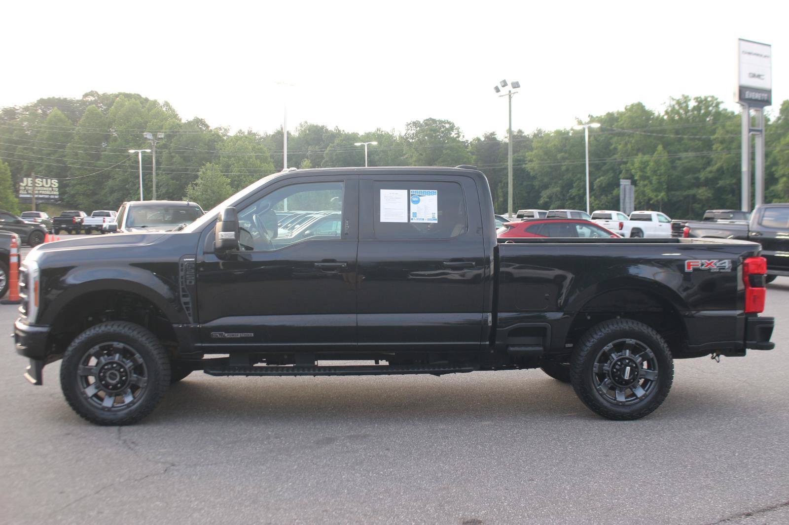 Used 2023 Ford F250 Lariat w/ Sport Appearance Package AWD/4WD image 4