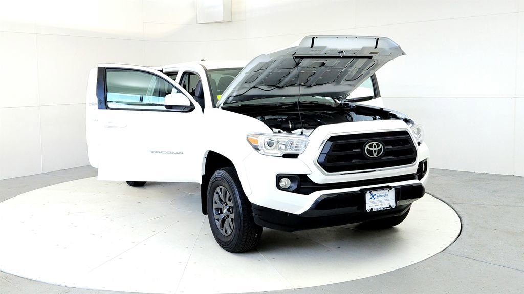 Certified 2023 Toyota Tacoma SR5 AWD/4WD image 9