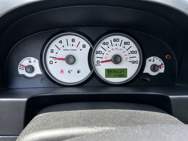 Used 2005 Ford Escape XLS AWD/4WD image 12