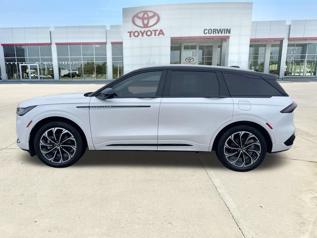 Used 2025 Lincoln Nautilus Reserve AWD/4WD image 3