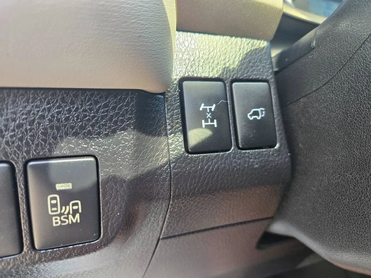 Used 2014 Toyota RAV4 Limited image 16
